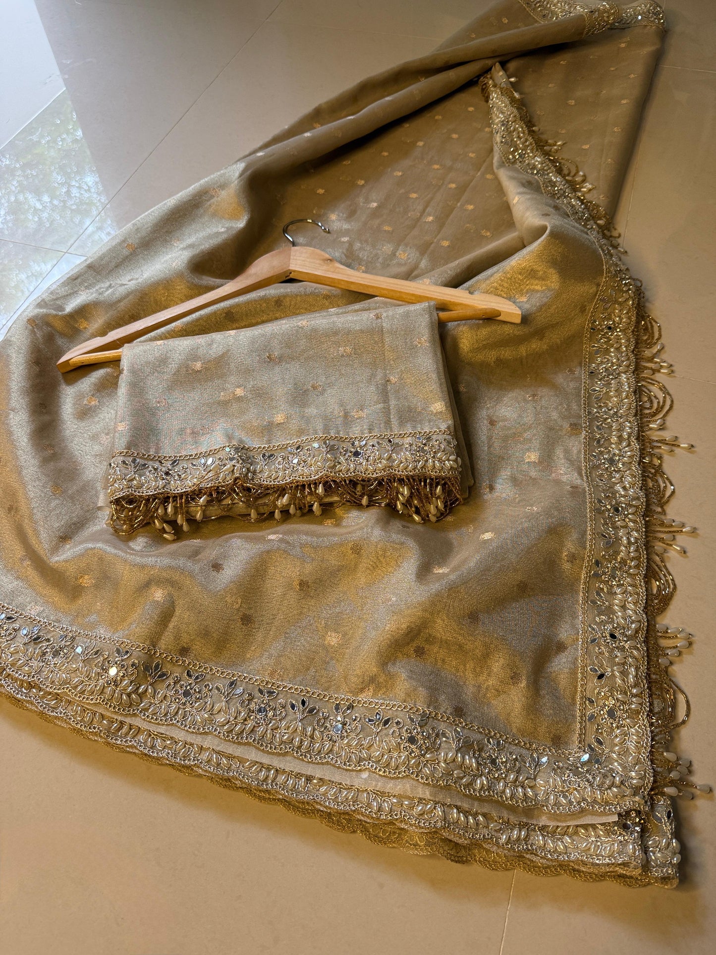 Soft Tissue Booti Weave Saree