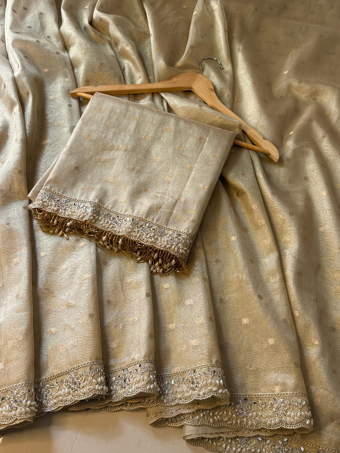 Soft Tissue Booti Weave Saree