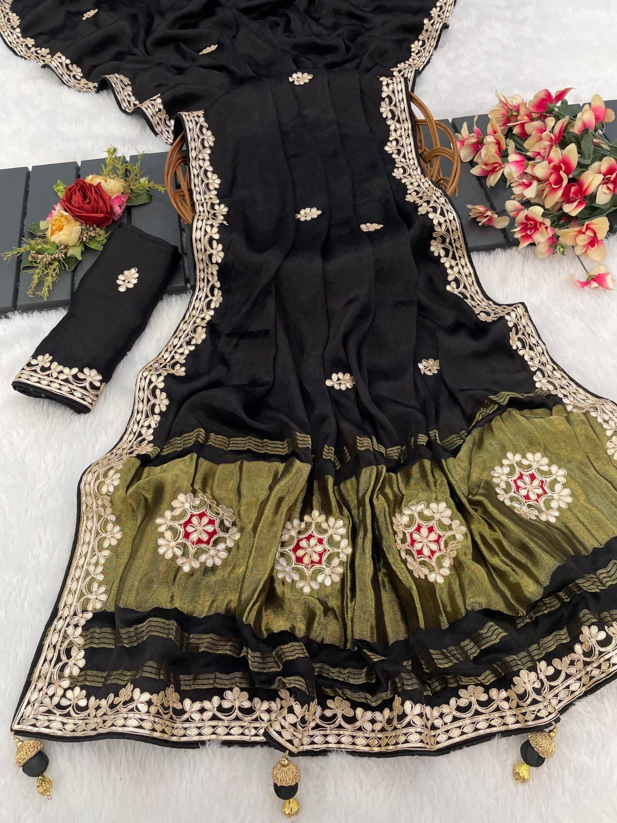 Bandhej Saree(Gala Pallu)